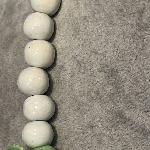 Beautiful Parrot Pearls Pastel Ceramic Vintage Rose Flower Leaf Necklace EUC - Picture 6 of 10